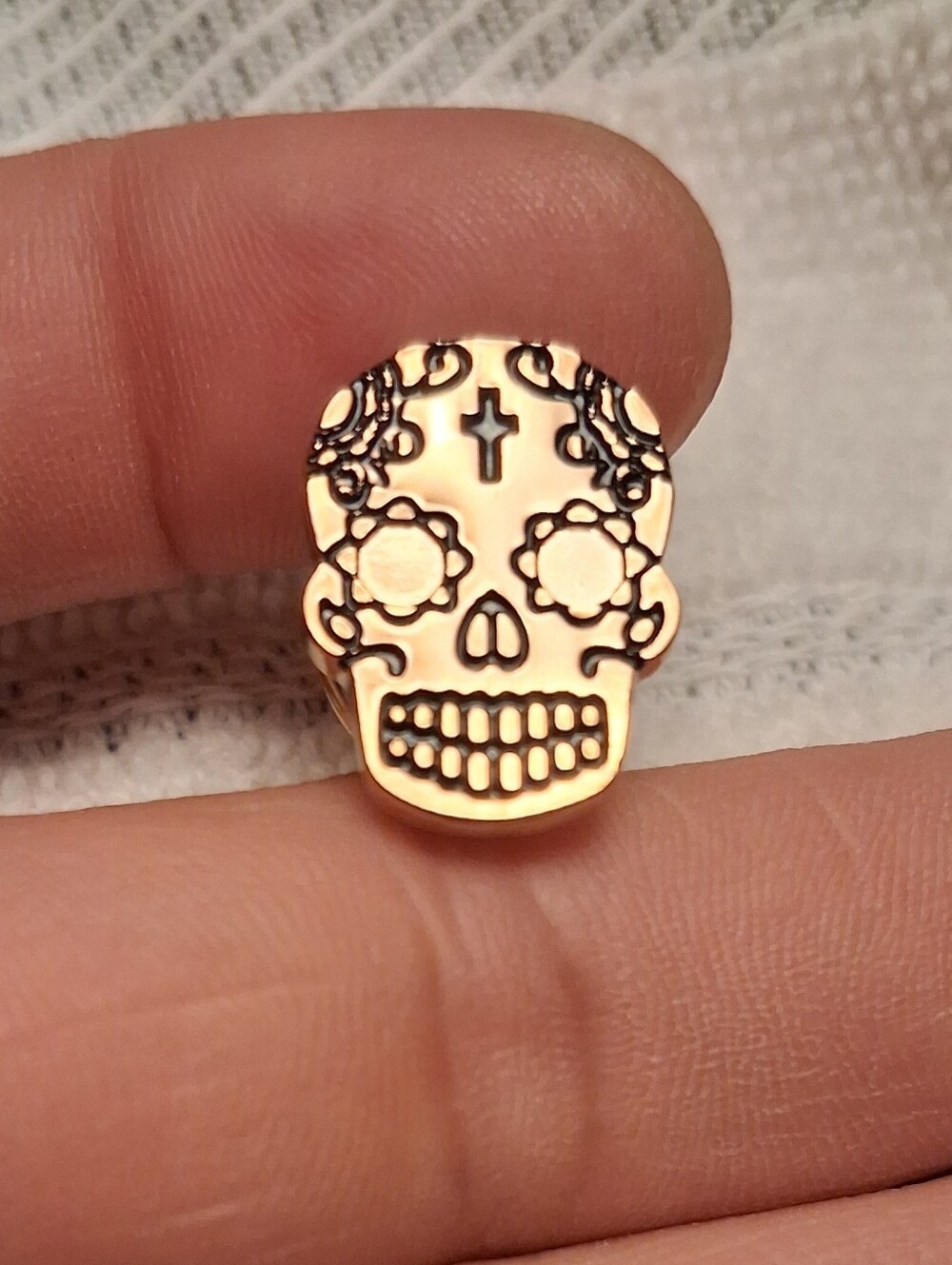 Skull Pin -  Gold Tone